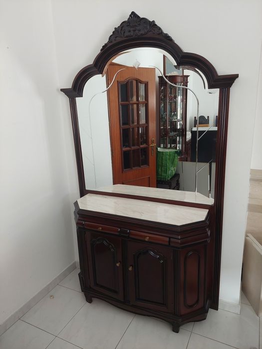 Sapateira all entrada envernizada sem riscos ou moças como nova.