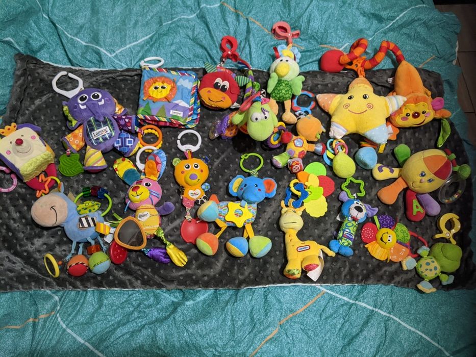 Дитячі іграшки для найменших)
