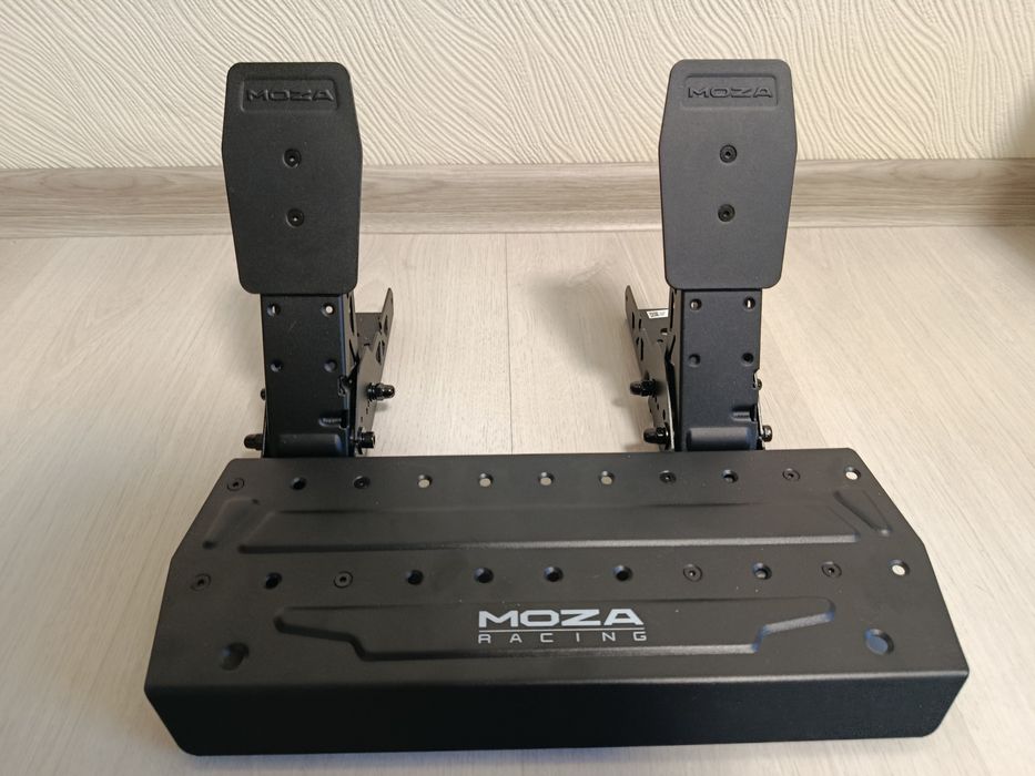 Кермо і педалі MOZA R3 ІДЕАЛЬНИЙ стан