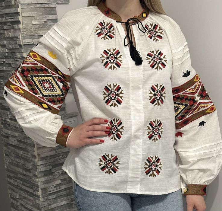 Жіночі вишиті сорочки , від S до L