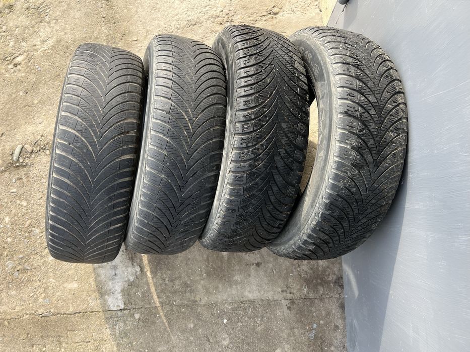Всесезонні шини 215/70 R16 100H марки Kumho