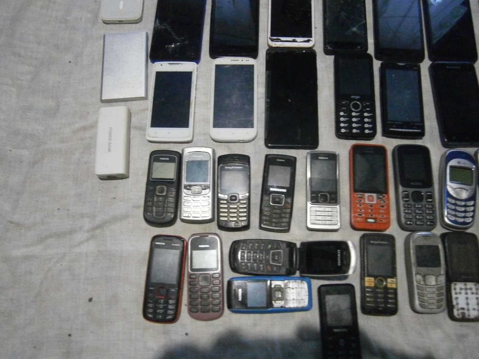 Мобильные телефоны ( один лот )