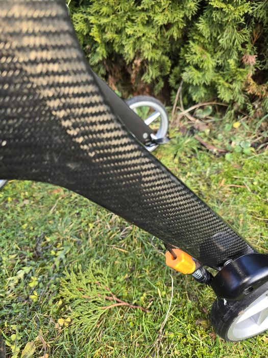Carbon włókno węglowe ,ultra lekki chodzik rollator balkonik na kołach