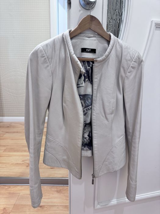 Шкіряна куртка молочна XS