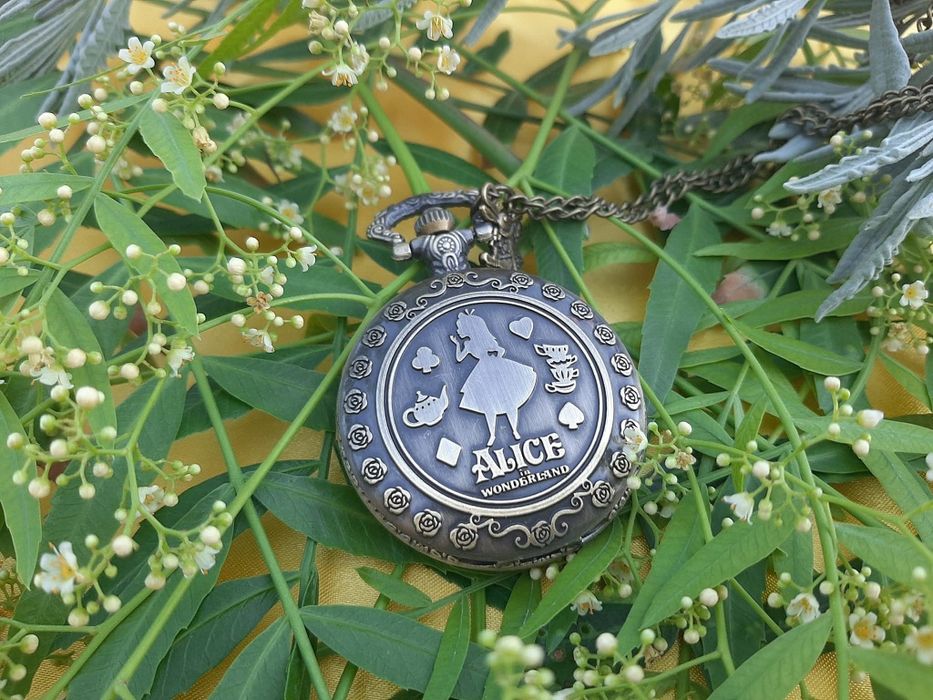 Relógio de Bolso Alice no país das maravilhas - Novo