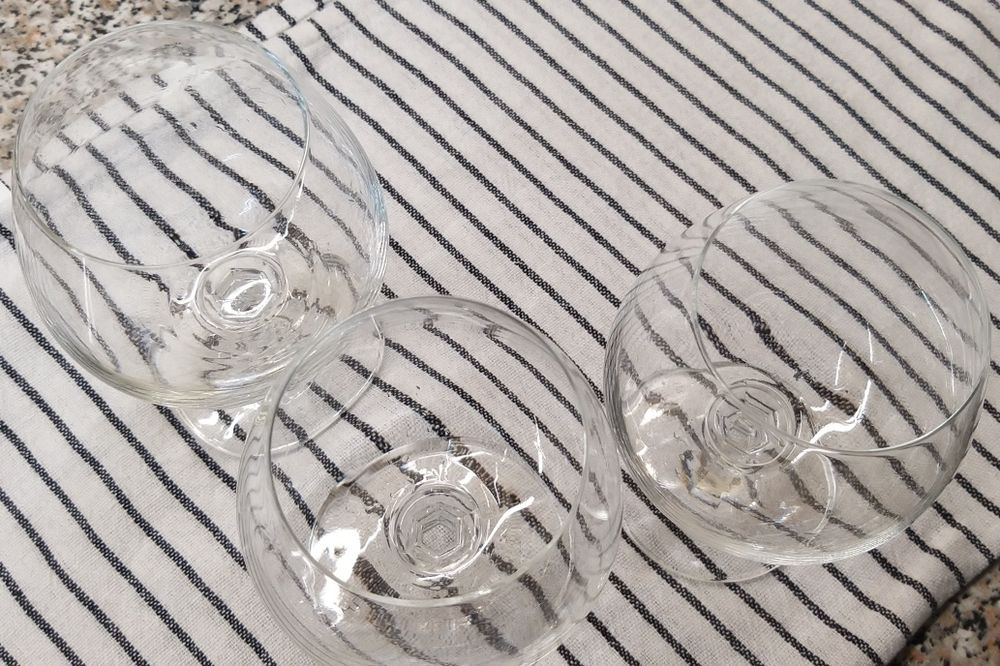 3 Copos balão, de cristal.