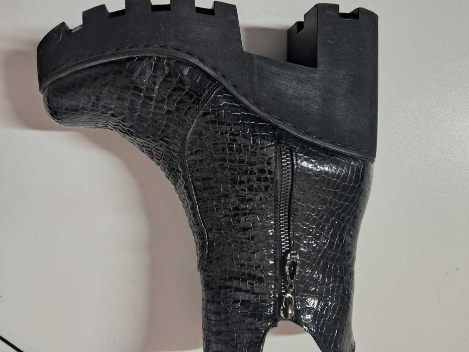 стильні весняно-осінні лакові чобітки (черевики) Continent 39 розмір