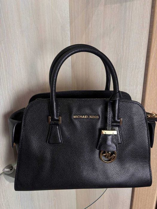 Роскошна шкіряна сумка середнього розміру Michael Kors