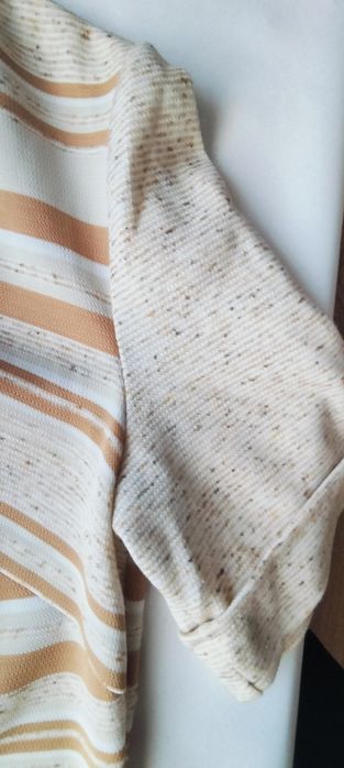 Sukienka z krótkim rękawem 48