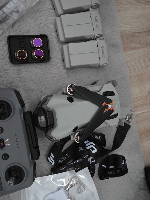 Dron DJI mini 4 pro combo