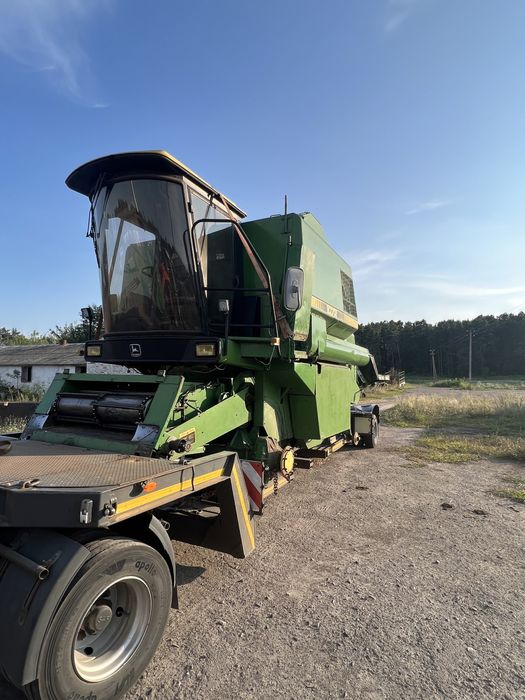 Комбайн зерновий зернозбиральний John Deere 1072 свіжопривезений.