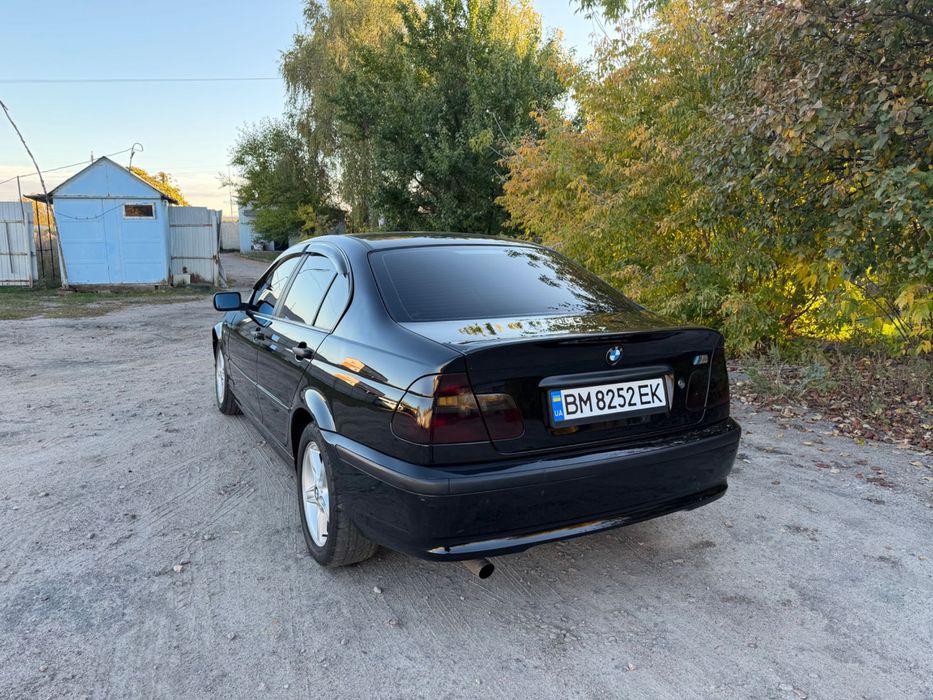 BMW E46 318i.