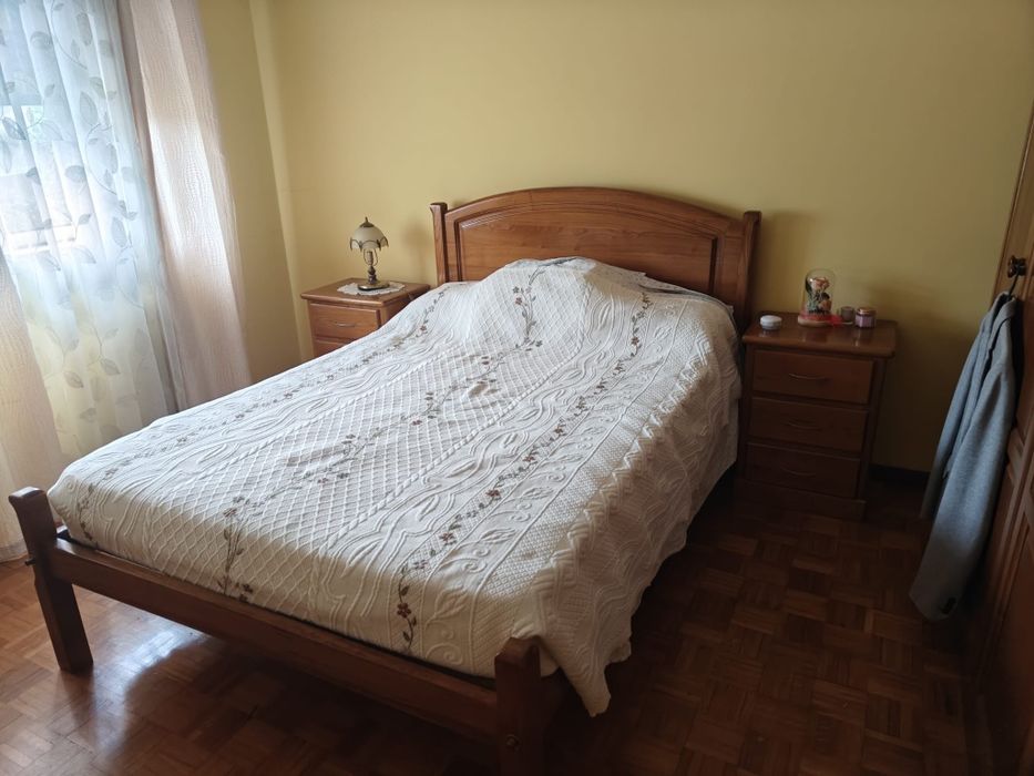 Quarto completo com roupeiro em castanho
