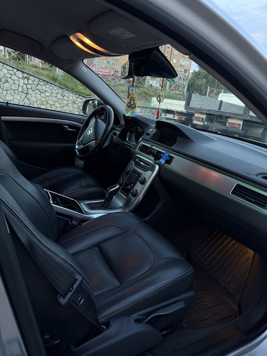 Volvo V70 надійний та комфортиний танк для подорожі