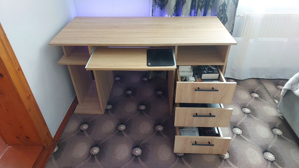 Стіл комп'ютерний з RGB підсвіткою