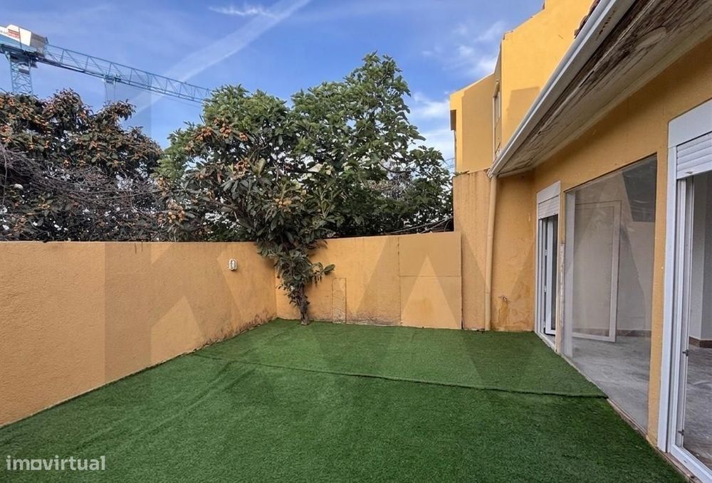 Descida de valor Venda T2 - Cave com Terraço em Campolide – Oportunida