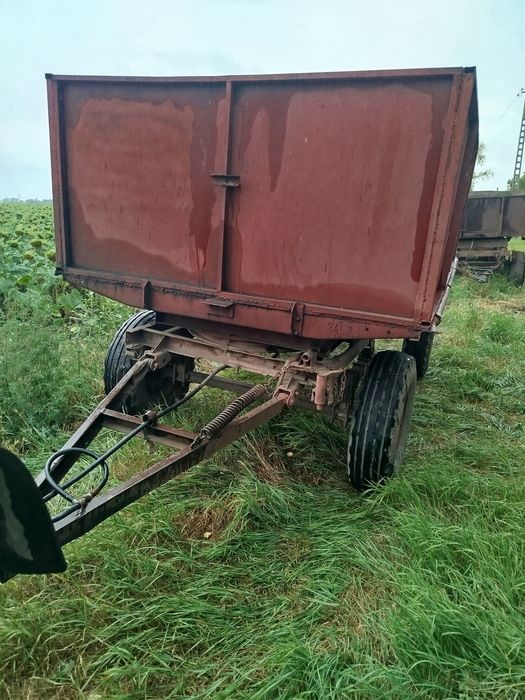 Причіп зерновоз,задня вигрузка,в доброму стані.