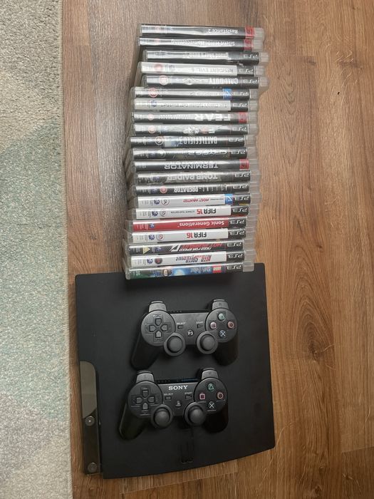 Sony PS3 slim 2pady plus gry