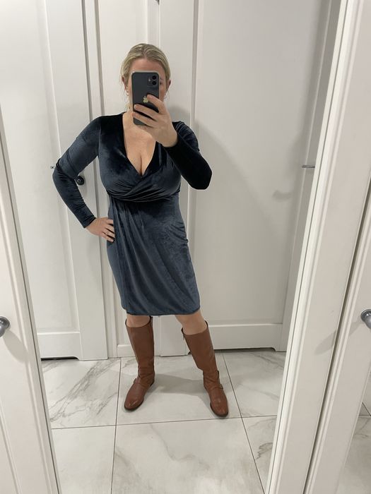 Sukienka Reserved welurowa kopertowa