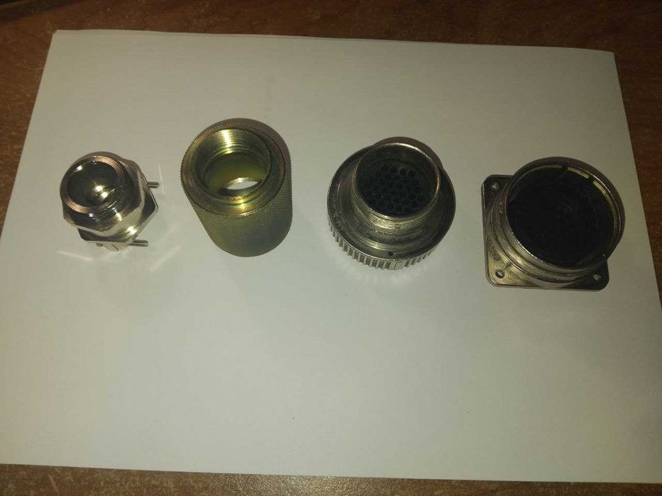 З'єднувач кабельний ввід пульта керування  для спецтехніки Haulotte