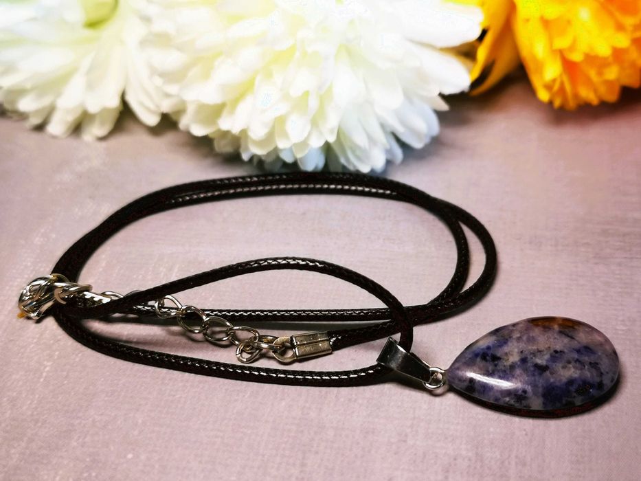 Naszyjnik z naturalnym kamieniem, sodalit