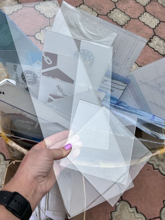 Розпродаж шматків оргскла