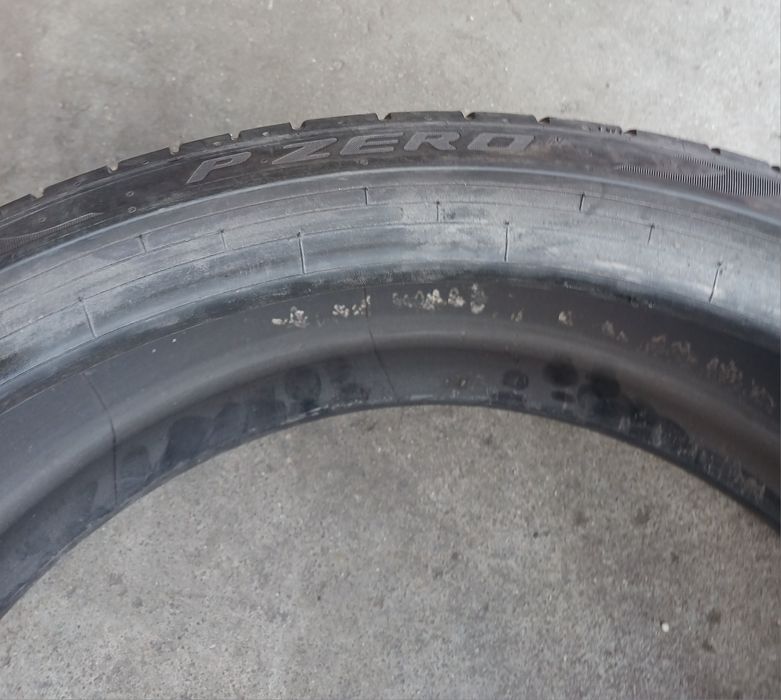 Vendo pneus semi-novos 225/35/20 Pirelli