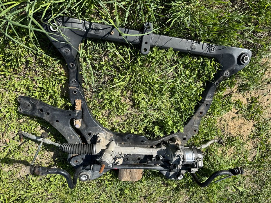 Подрамник рулевая рейка рычаг Toyota camry v70