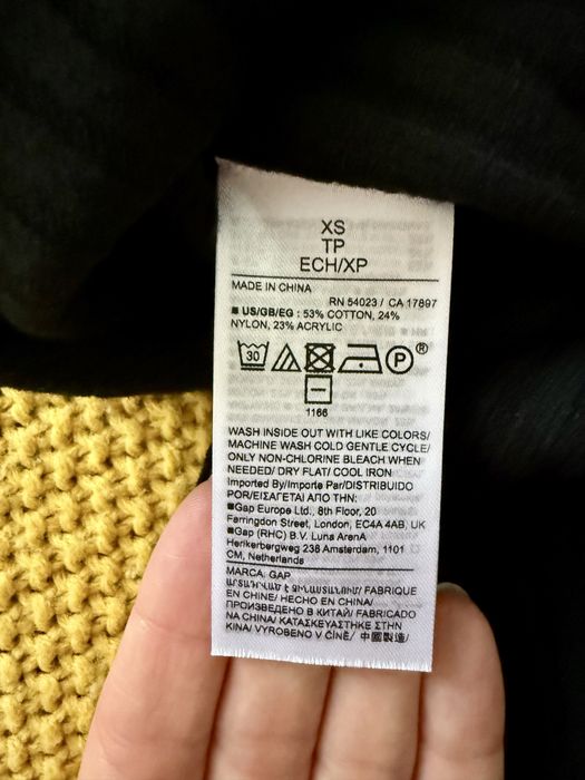 Трикотажна сукня від бренду Gap для вагітних
