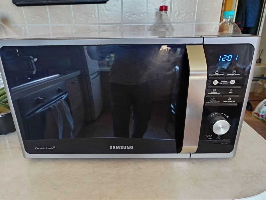 Продам микрохвильову піч Samsung MS23F302TAS