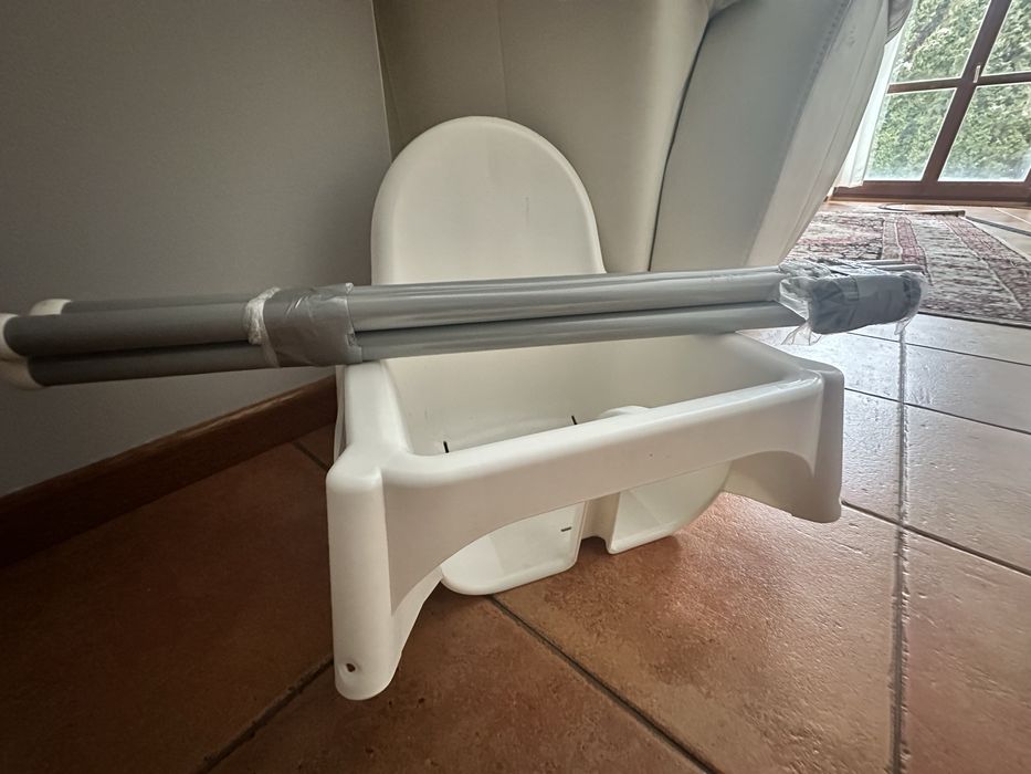 krzesełko do karmienia z pasami