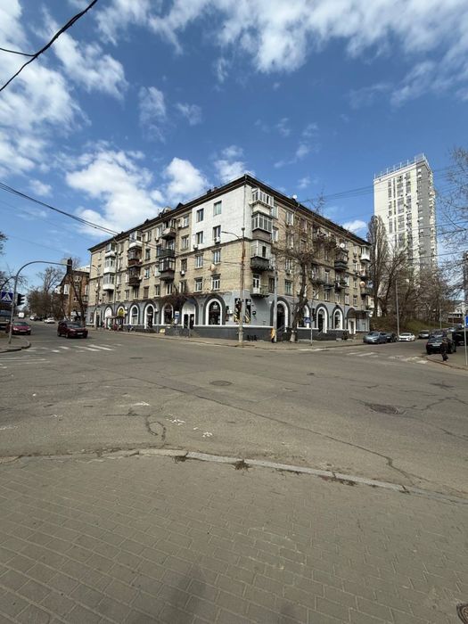 Оренда приміщення на вул. Білоруська 32, поряд з перехрестям та зупинкою громадського транспорту 4