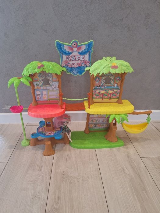 Domek Enchantimals Cafe papugi z lalką