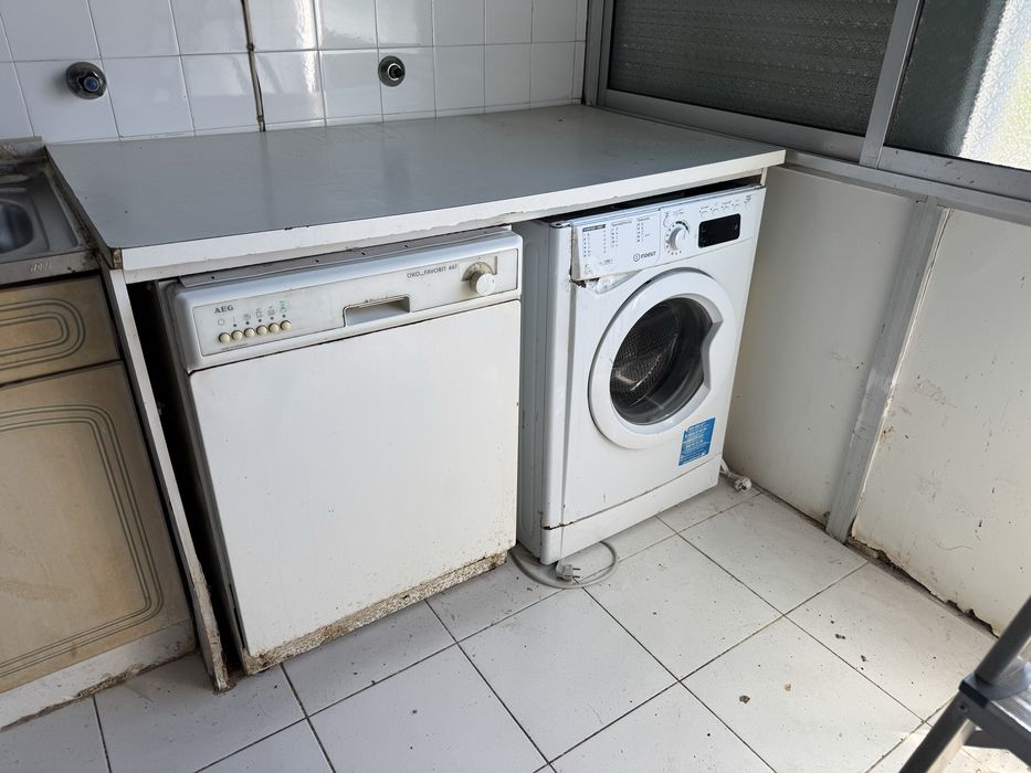 Maquinas de lavar loica e roupa