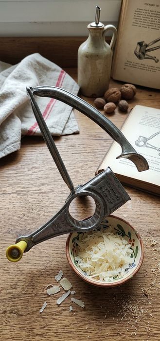 Ralador de Queijo Rotativo Vintage Mouli - Made in France - Anos 50