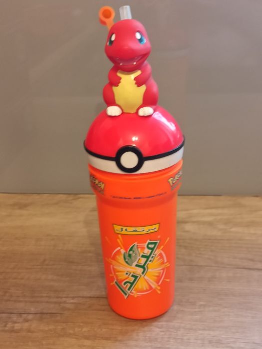 Bidon pokémon Mirinda edycja specjalna.