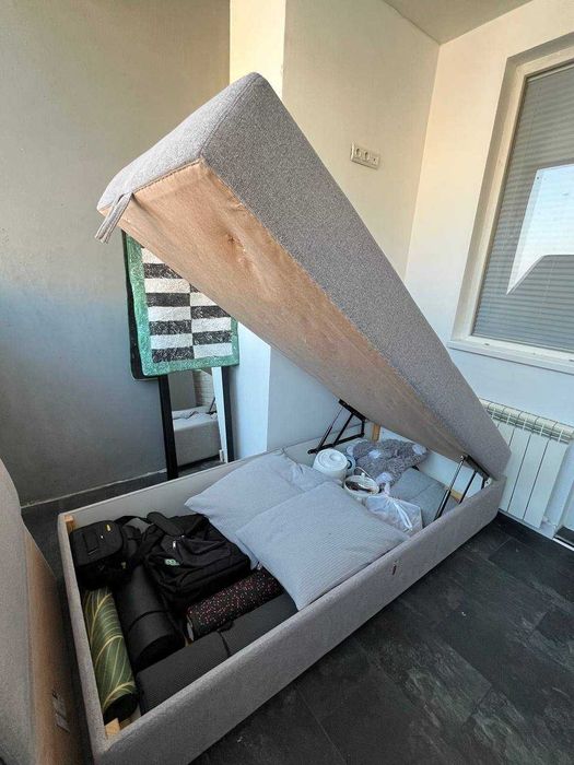 Односпальне ліжко з місцями для зберігання