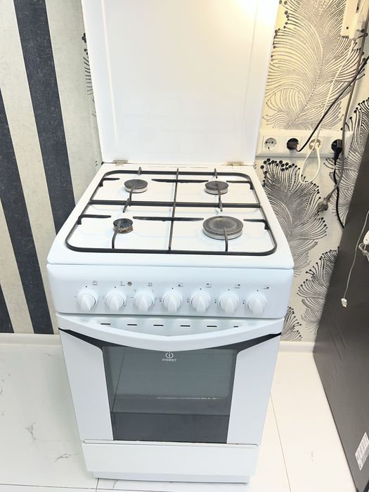 Продается газовая плита Ariston 50см