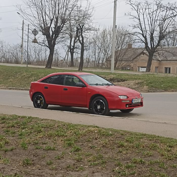 Продам Mazda 323 1.5 1998