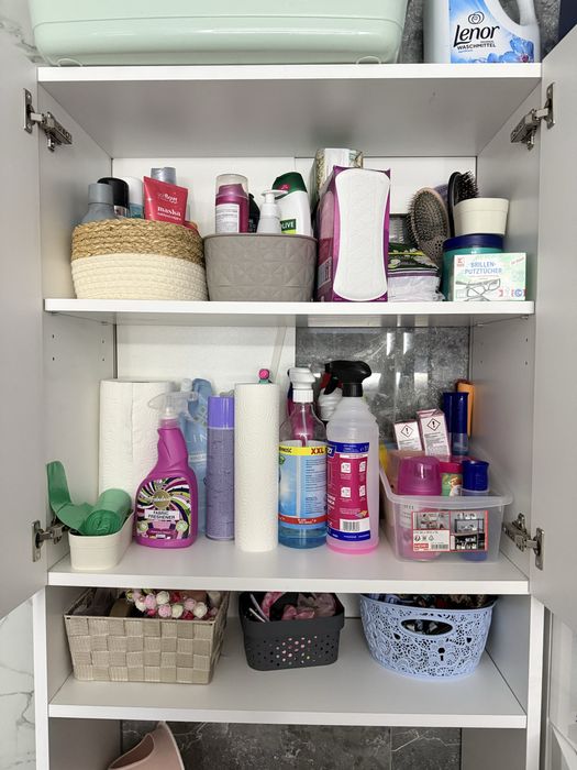 Zestaw mebli łazienkowych z wnęką na pralkę