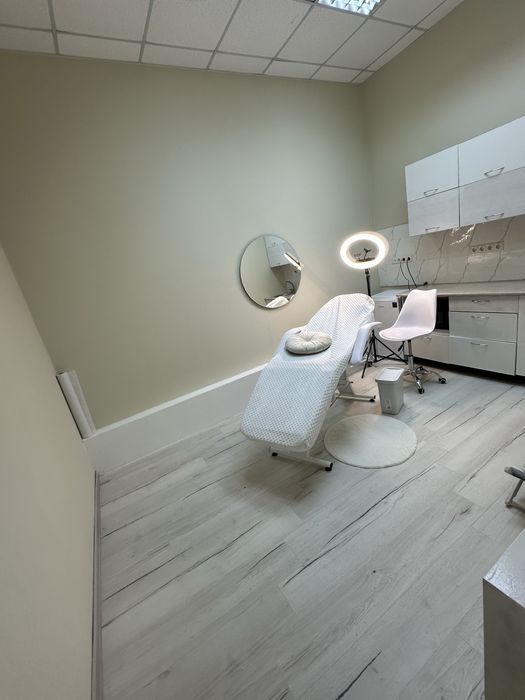 Аренда кабинета косметолога ЦЕНТР с ВОДОЙ /  по мес/на 15 дней в месяц