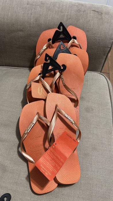 Chinelas havaianas para revenda 8€ a par também é possível vender a unidade a 10€