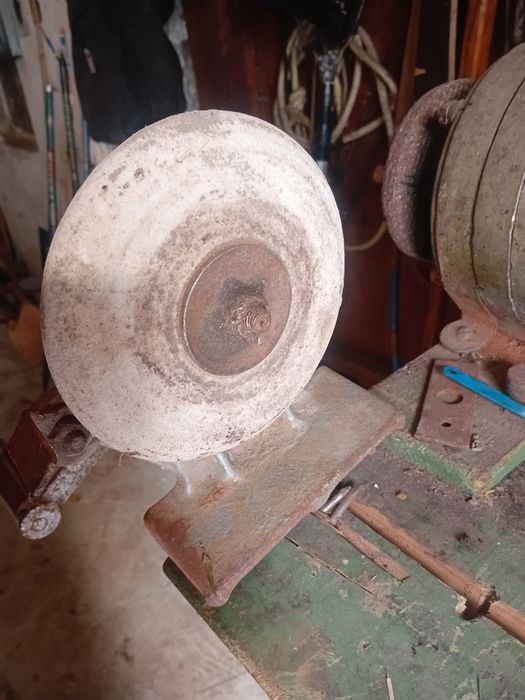 Продам ручну точилку з кругом