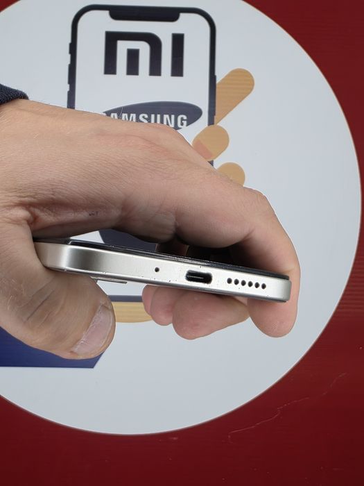 Xiaomi Redmi 15 8/256 ГБ — 7000 мА·год | 144 Гц | NFC, потужный смартфон