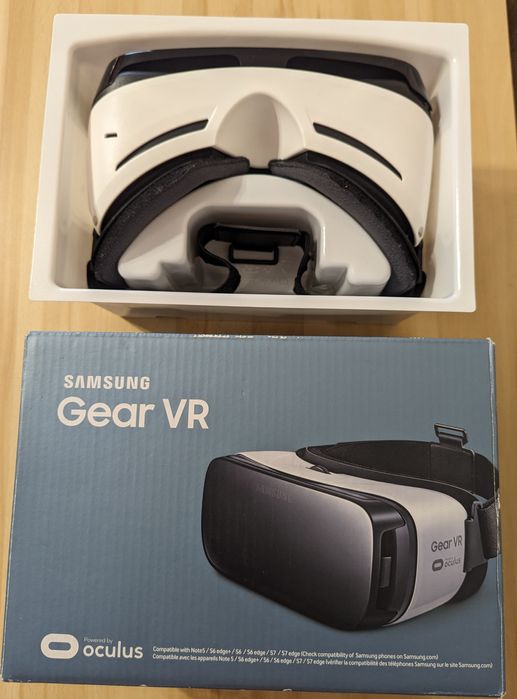 Віртуальні окуляри для смартфонів Samsung Gear VR