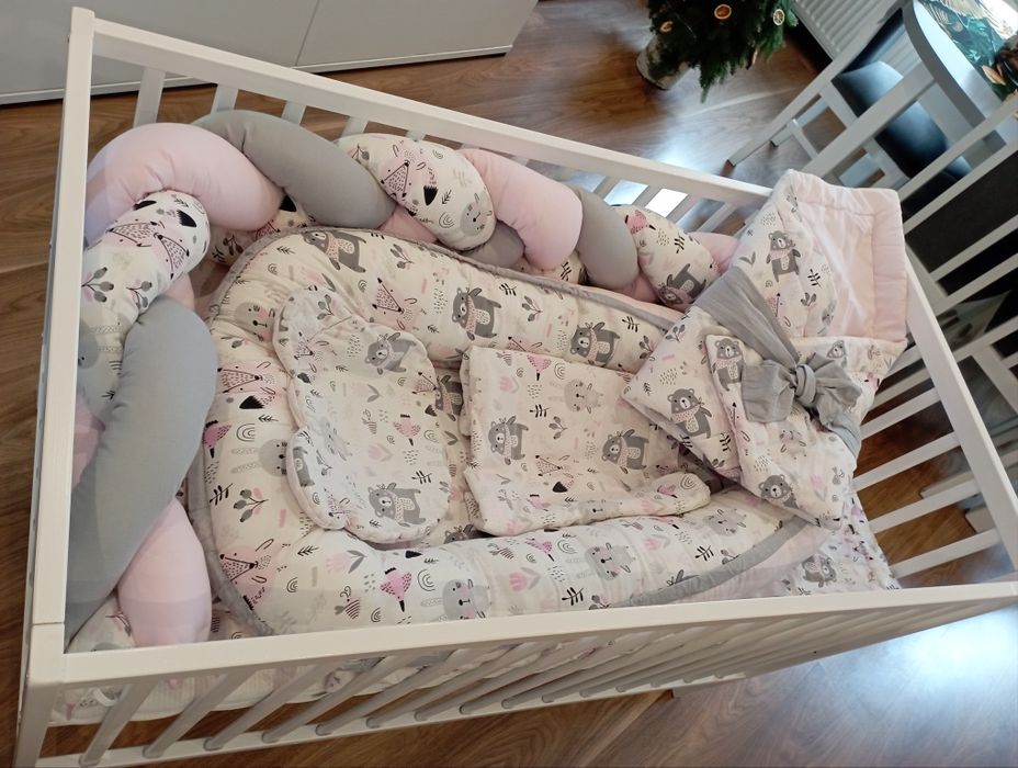 Łóżeczko dziecięce z całym wyposażeniem