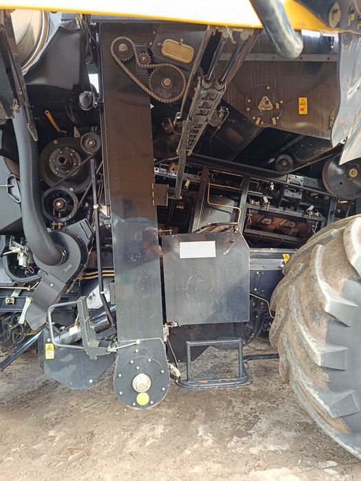 Kombajn New Holland CR 7.90