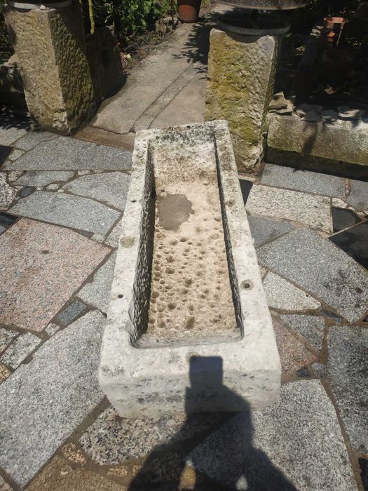 Pia de pedra muito antiga