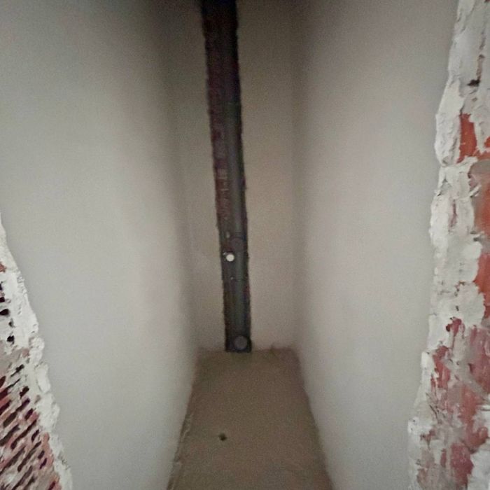 Продам велику  2-х кімнатну квартиру. Готова до ремонту