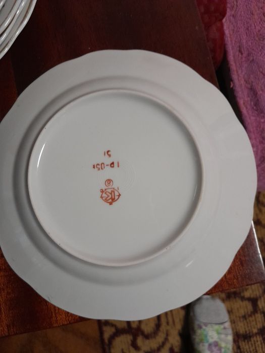 Набор тарелок по 12 штук. Глубокие и мелкие